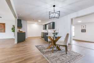 806 E 42nd St (8)