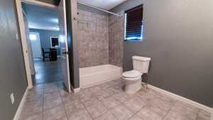 718 W 15th St (10)