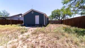 718 W 15th St (15)