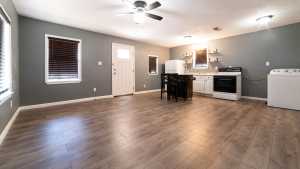 718 W 15th St (6)