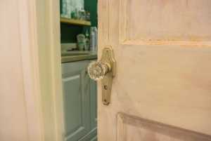 206 N Van Buren St (11)