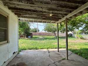 301 River Oaks St (2)