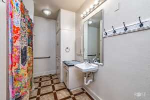 423 S Washington Dr (12)