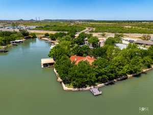 2001 Willow Dr (58)