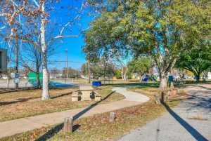 2420 Live Oak St (34)