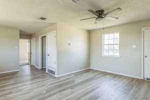 4071 Mercedes St (28)