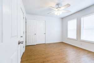 322 S Madison St (21)