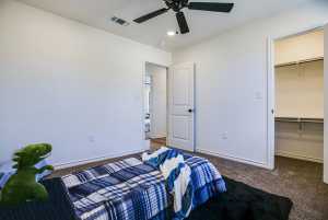 702 W Ave Z (20)