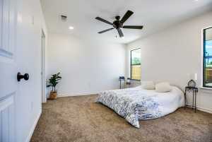 702 W Ave Z (25)