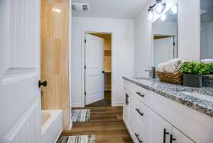 702 W Ave Z (27)