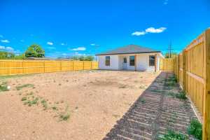 702 W Ave Z (32)