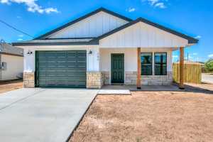 702 W Ave Z (4)