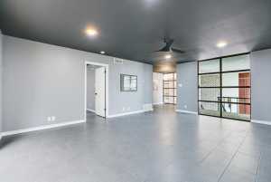 220-K W Twohig Ave (17)
