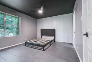 220-K W Twohig Ave (24)