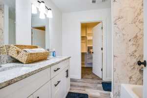 706 W Ave Z (26)