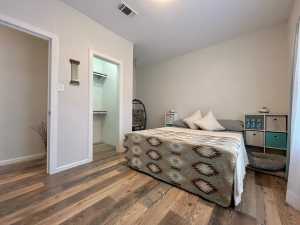 222 N Madison St (17)