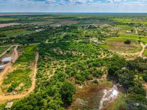 8610 N Valley Dr (6)