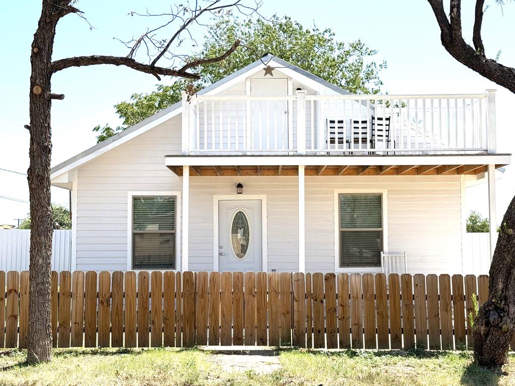 940 Austin St