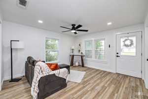 935 E 40th St (10)