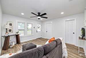 935 E 40th St (11)