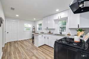 935 E 40th St (13)