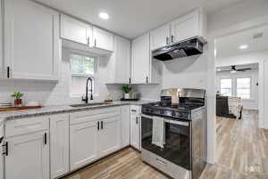 935 E 40th St (14)