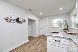 935 E 40th St (16)