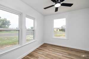 935 E 40th St (21)