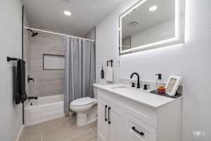 935 E 40th St (22)
