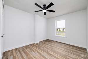 935 E 40th St (23)