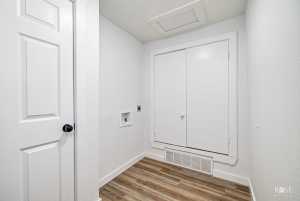 935 E 40th St (24)
