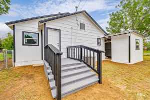 935 E 40th St (26)