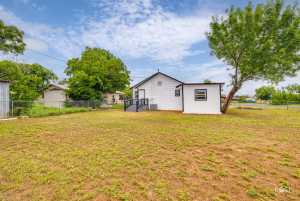 935 E 40th St (27)