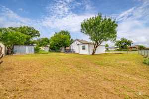 935 E 40th St (28)