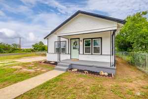 935 E 40th St (5)