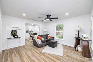 935 E 40th St (9)