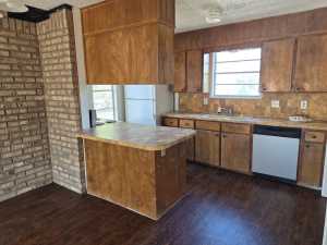 802 N Bishop St (5)