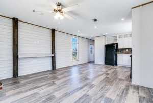 407 W Nueces Dr (7)