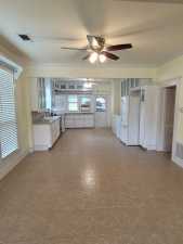 608 N Broadway St (6)