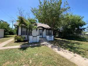 1315 Pecos St (2)