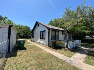 1315 Pecos St (5)