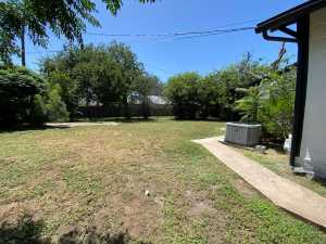 1315 Pecos St (6)
