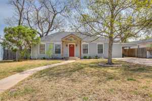 2205 Live Oak Dr