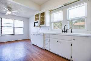 215 N Bishop St (12)