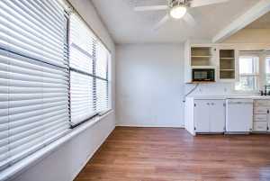 215 N Bishop St (15)