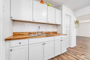 408 N Jackson St (11)