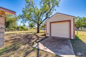 3125 N Oakes St (31)