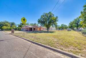 3125 N Oakes St (36)