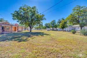 3125 N Oakes St (37)