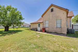 606 E 17th St (24)